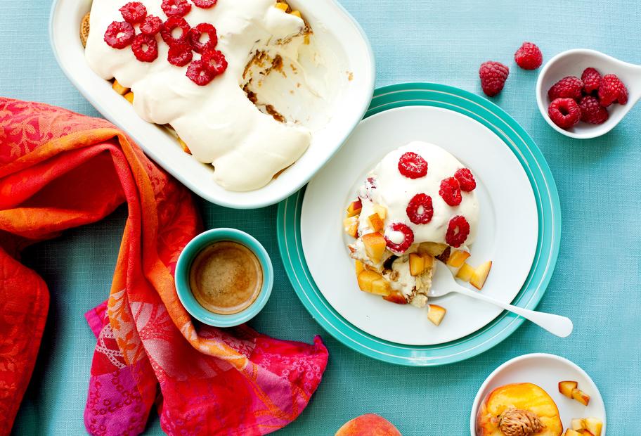 Pfirsich-Tiramisu mit Himbeeren