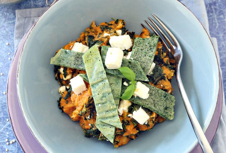 Spinat-Quinoa mit Omelettstreifen