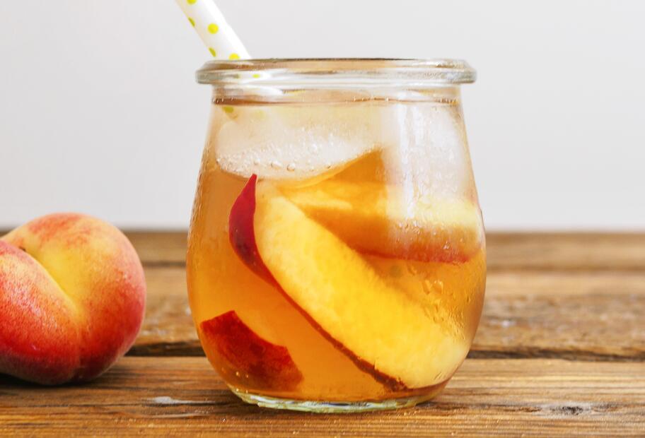 Erfrischender Pfirsich-Eistee-Sirup