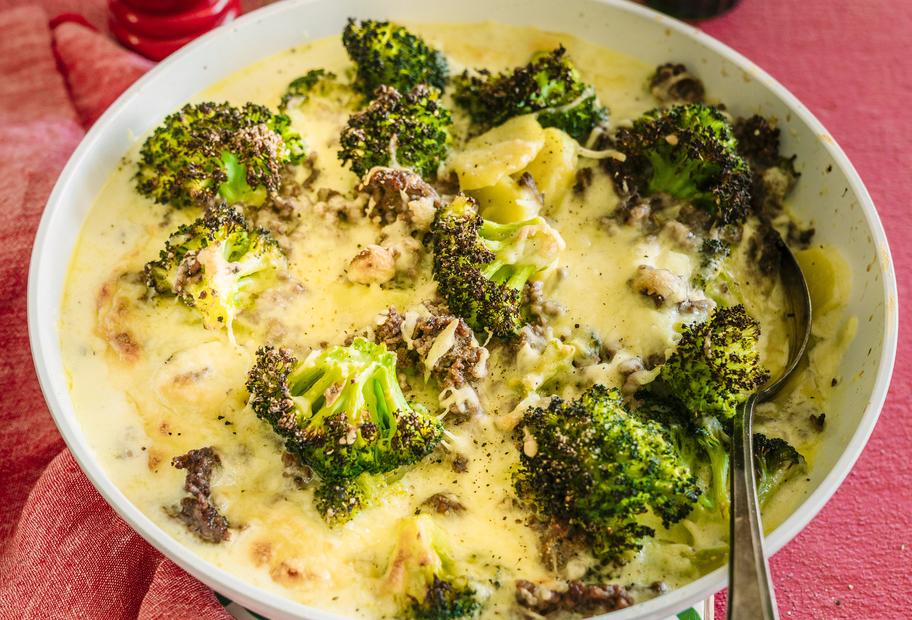 Brokkoli-Hack-Gratin mit knuspriger Käsedecke