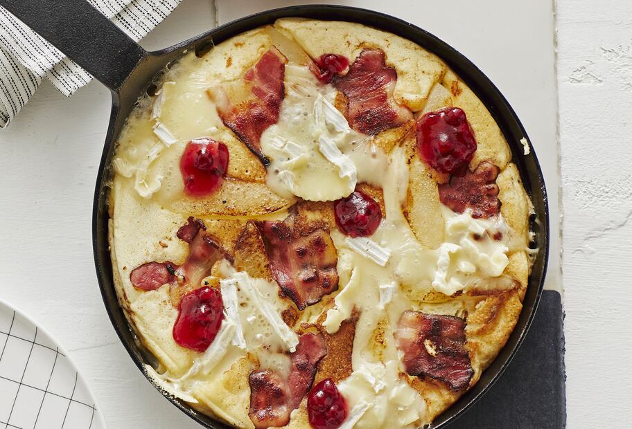 Pikanter Birnen-Camembert-Pfannkuchen