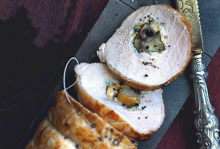 Gefüllter Schweinebraten mit Gorgonzola und Birnen