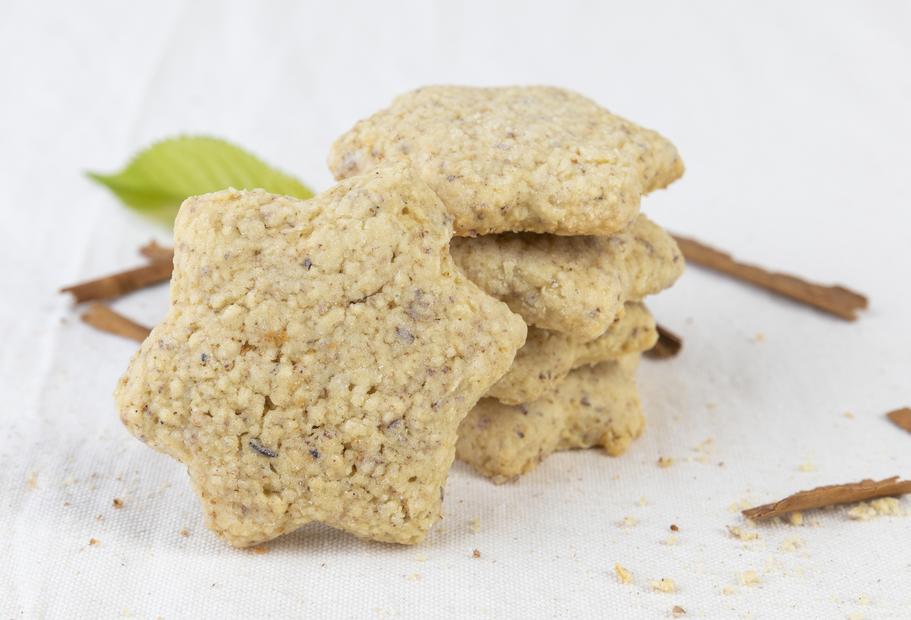 Haferflockenkekse mit gemahlenen Haselnüssen