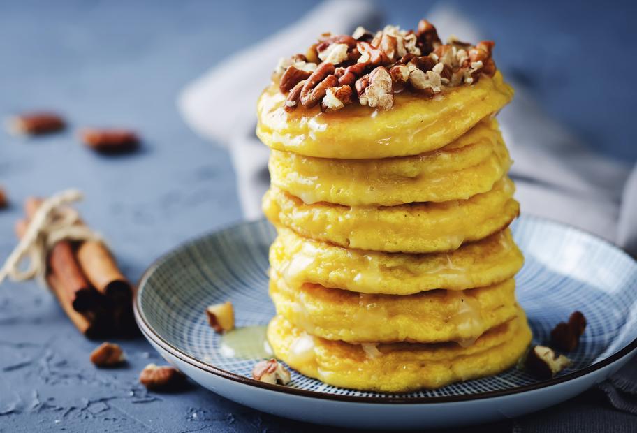 Fluffige Kürbis-Pancakes mit Ahornsirup