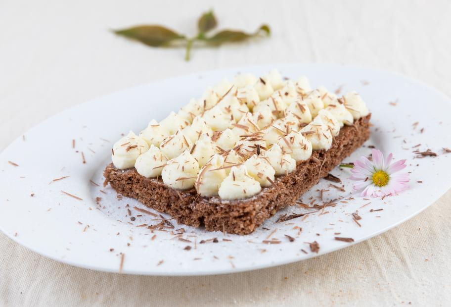 Mascarpone-Blechkuchen mit Eierlikör