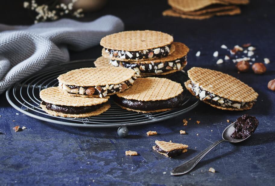 Nusswaffel-Sandwiches mit Nuss-Nugat-Füllung