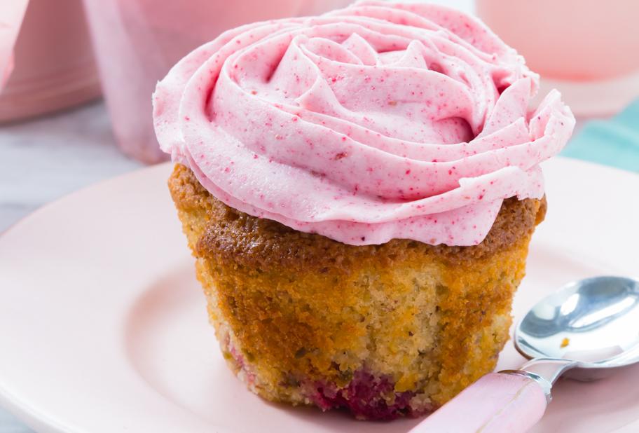 Saftige Himbeer-Pistazien-Cupcakes