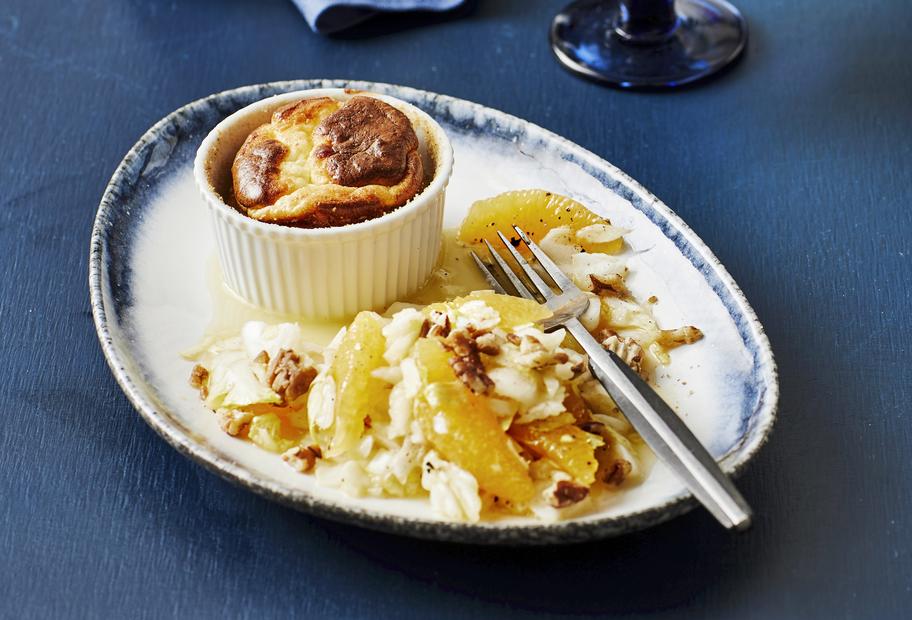 Käsesoufflés mit Salat