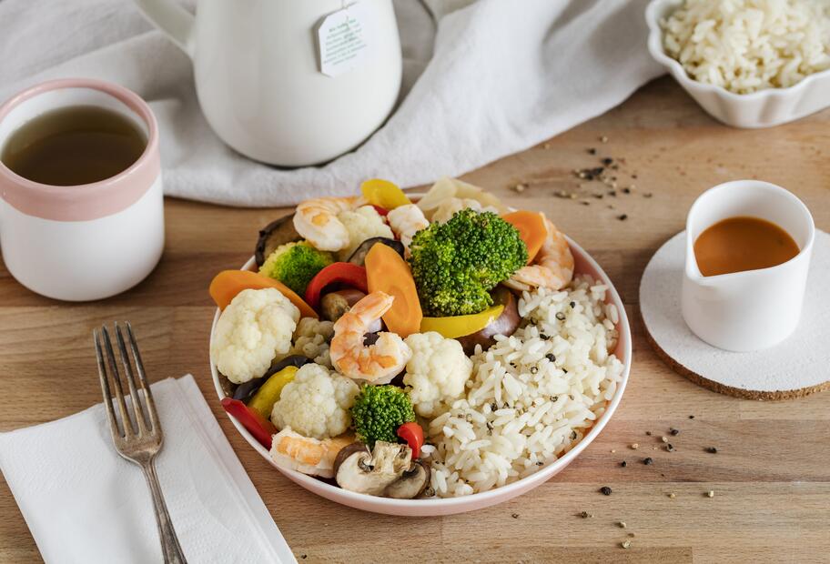 Scampi mit Gemüse und Reis