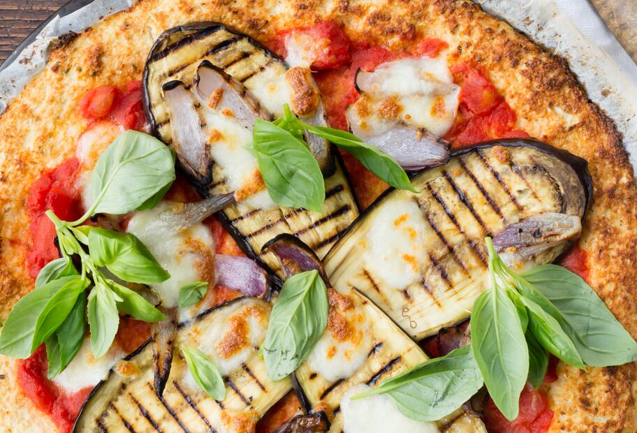 Blumenkohlpizza mit Aubergine