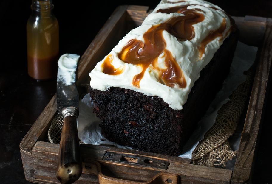 Gewürzkuchen mit Mascarpone-Karamell-Frosting