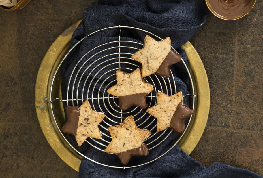 Mandelsterne mit Marzipan-Füllung