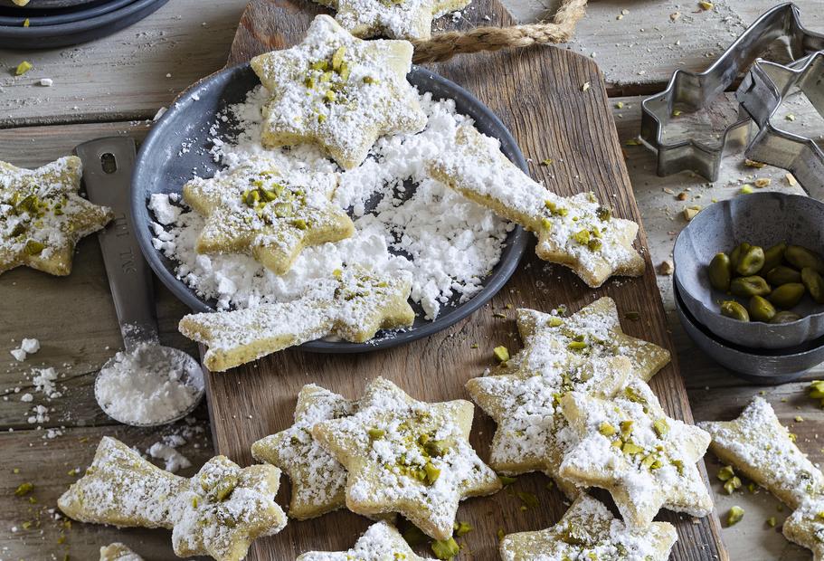 Vanillekipferl-Sterne mit Pistazien