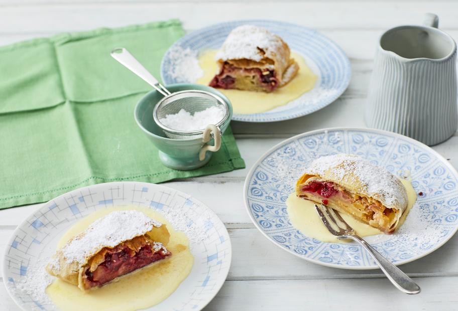 Apfel-Brombeer-Strudel