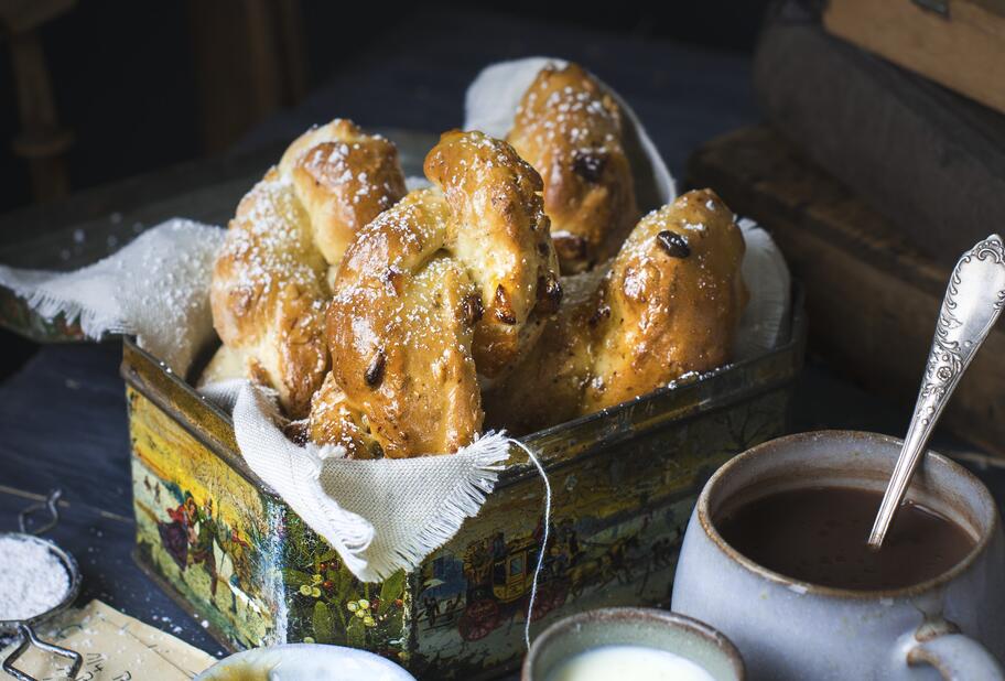 Aprikosen-Nuss-Zöpfe