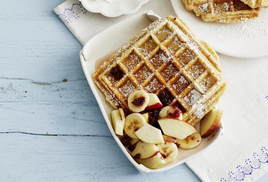 Fluffige Bircher Waffeln mit Obst