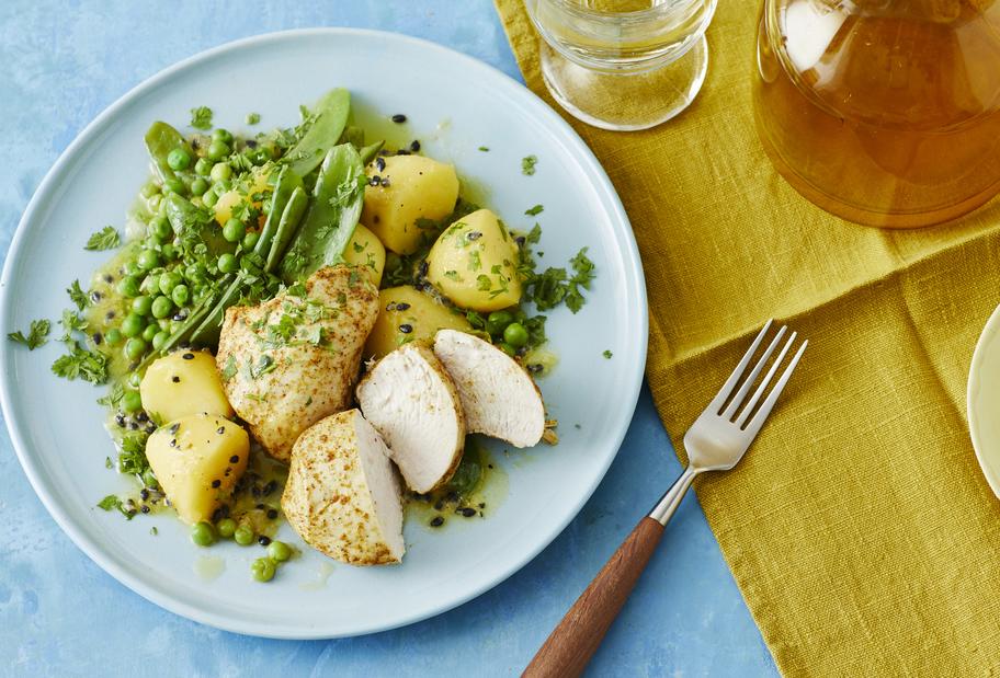 Curry-Hähnchen mit Erbsen-Kartoffelsalat
