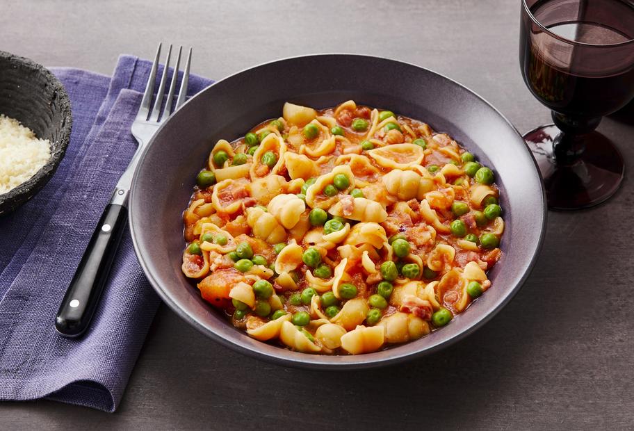 Schnelle Erbsen-Speck-Nudeln für die Kids