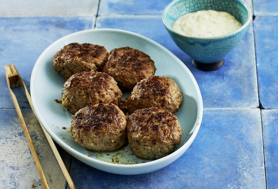 Weltbeste Frikadellen mit Senf-Dip