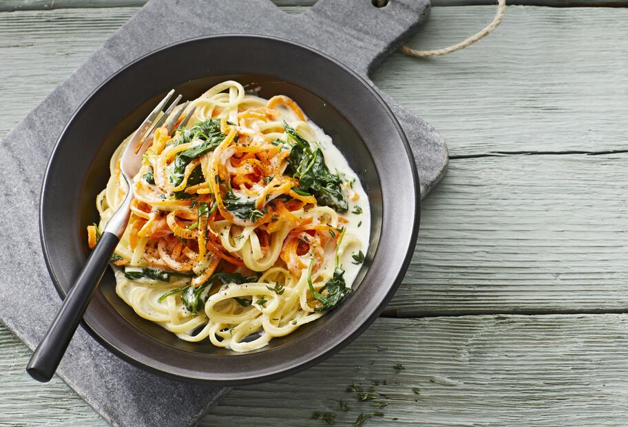 Frische Frühlingspasta mit Ziegengouda