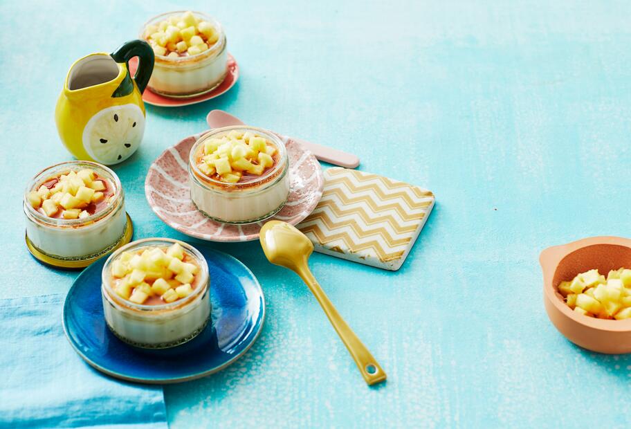 Kokoscreme mit Rumsoße