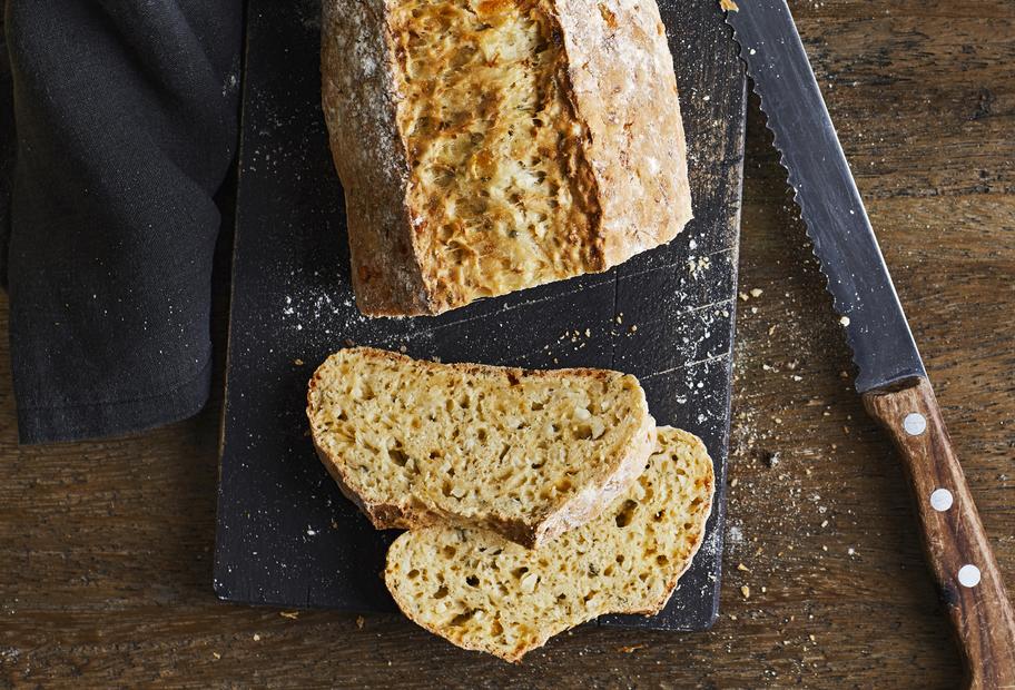 Winterliches Pastinaken-Cheddar-Brot