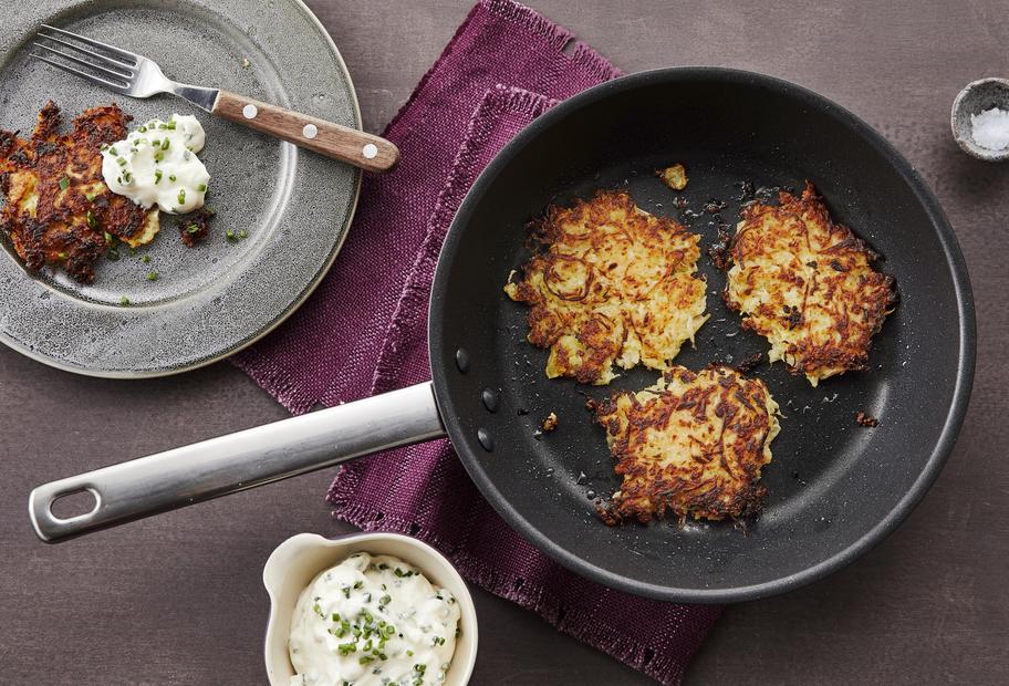 Knusprig ausgebackene Sauerkraut-Kartoffel-Puffer
