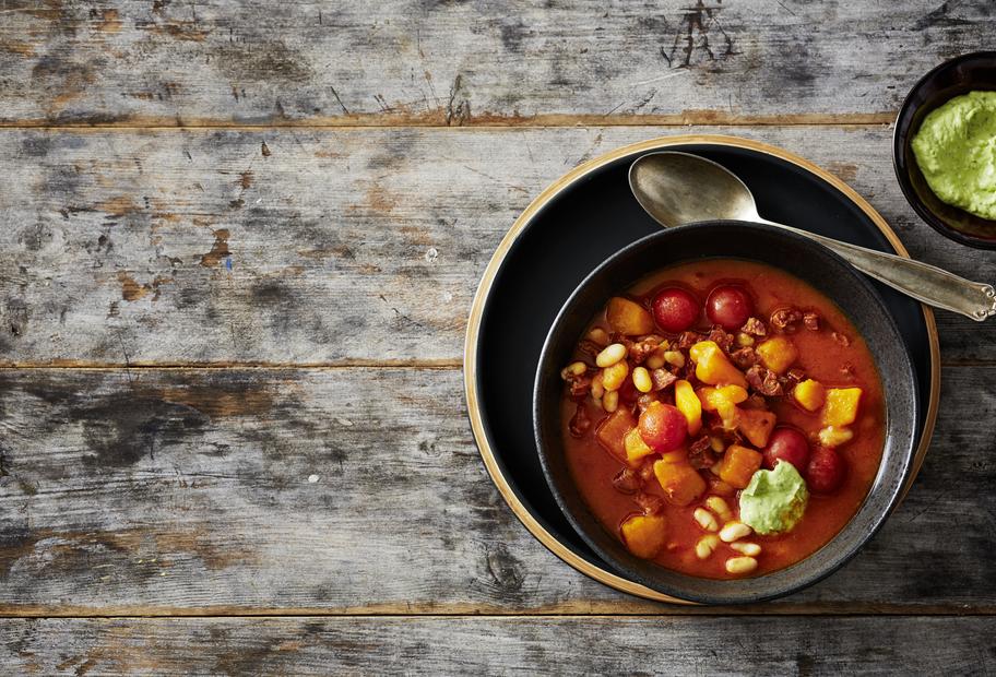 Schneller Kürbiseintopf mit Chorizo und Aioli