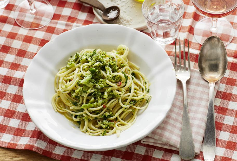Würzige Brokkoli-Pasta mit Sardellen
