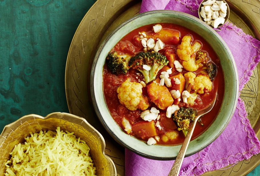 Fruchtiges Gemüsecurry mit Kurkuma-Reis