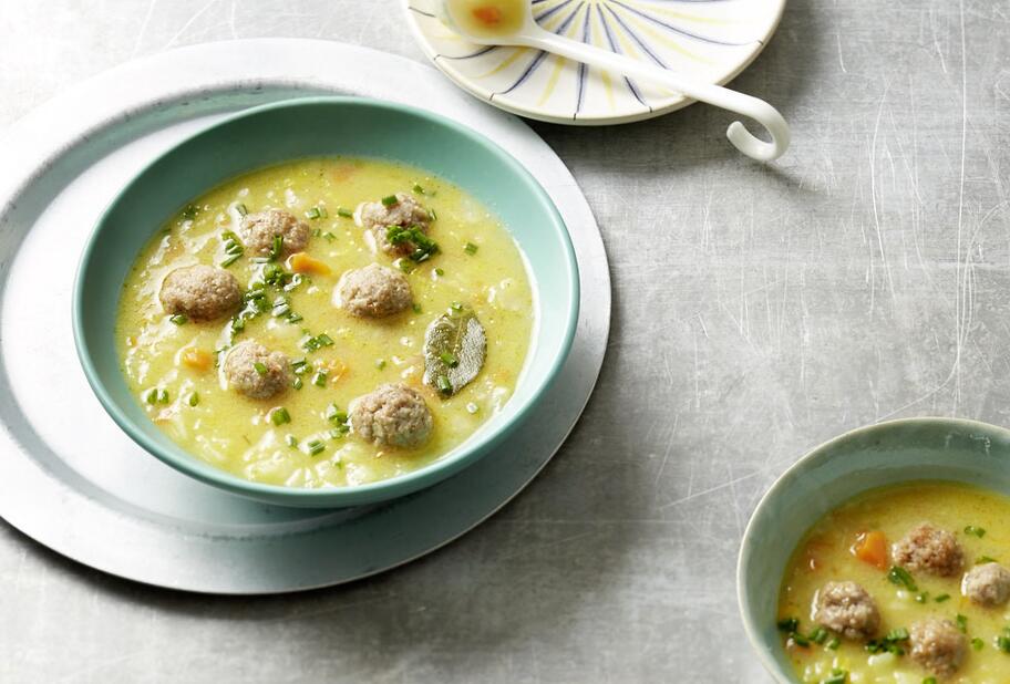 Einfacher Kartoffeleintopf mit Fleischbällchen