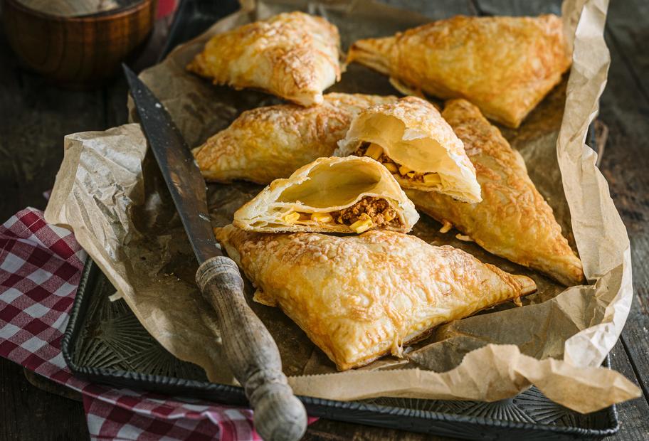 Die knusprigsten Blätterteigtaschen mit Hackfleisch