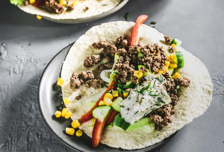 Hack-Wraps mit Sour Cream