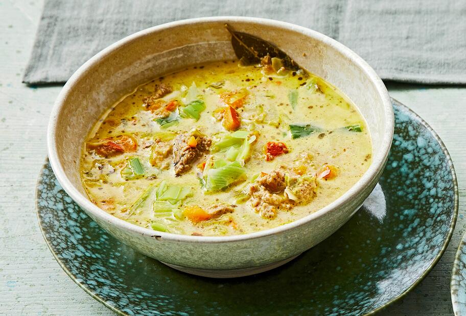 Würziger Hackfleisch-Käse-Eintopf mit Crème fraîche