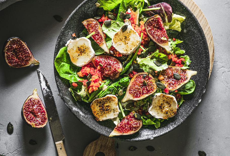 Salat mit Feigen und Ziegenkäse