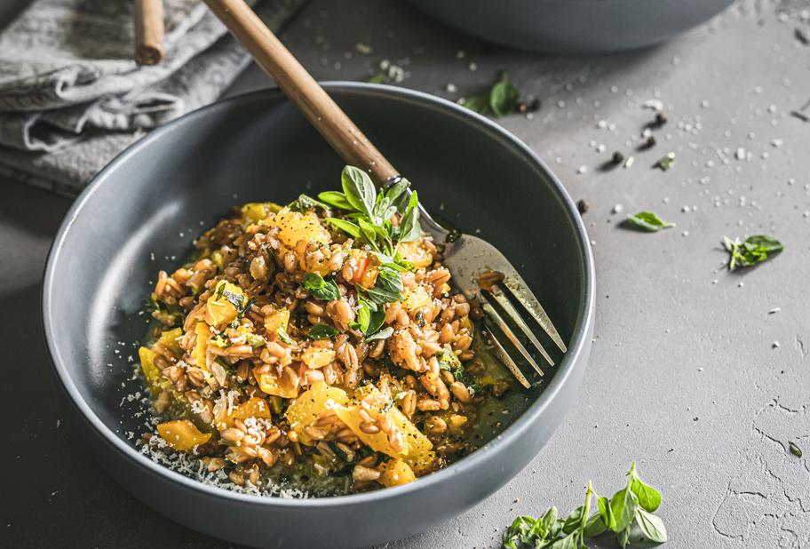 Kerniges Dinkel-Risotto mit Kürbis und Parmesan