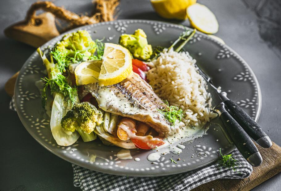 Fischfilets mit Reis, Gemüse und Soße für den Thermomix®
