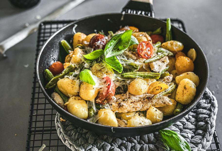 Gnocchi-Hähnchen-Pfanne mit Parmesan