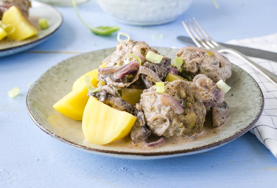 Hackbällchen Stroganoff mit Kartoffeln