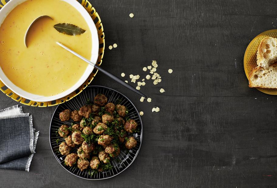 Kartoffel-Paprika-Suppe mit Hackbällchen