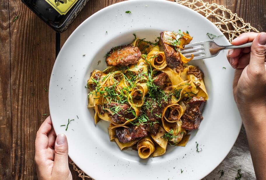 Pappardelle mit Wildschweinstreifen