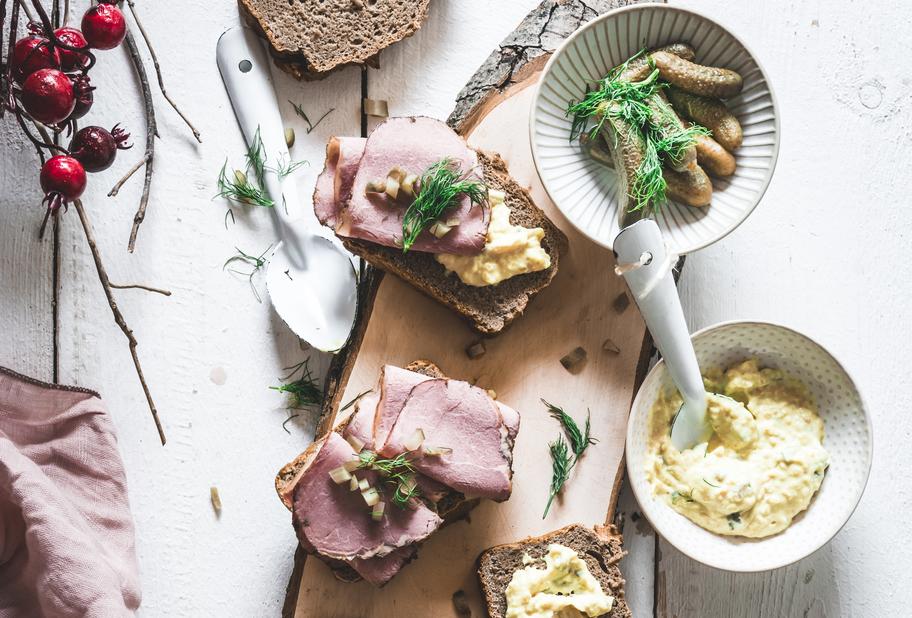Roggen-Smörrebröd mit Roastbeef