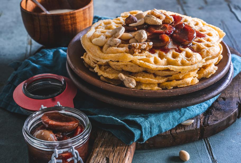 Buttermilchwaffeln mit Pflaumenkompott