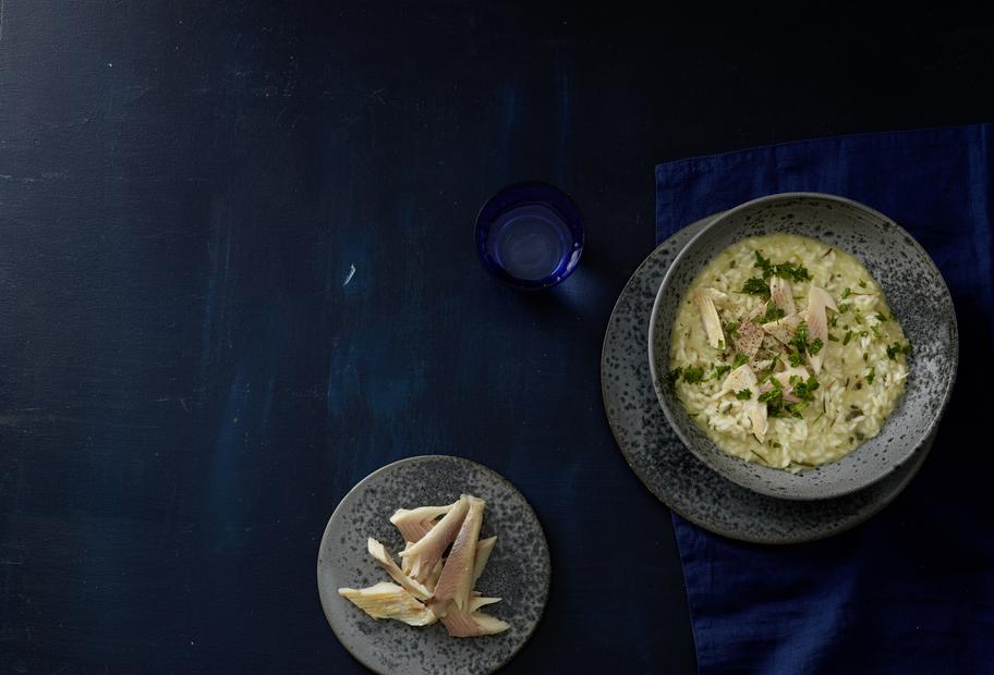 Kräuter-Risotto mit Räucherforelle