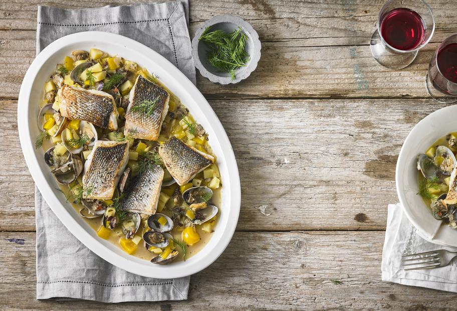 Muscheln und Wolfsbarsch