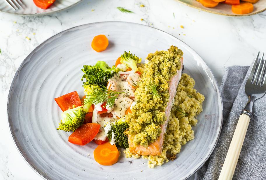 Lachs mit Knusperbröseln und Meerrettich-Dill-Soße