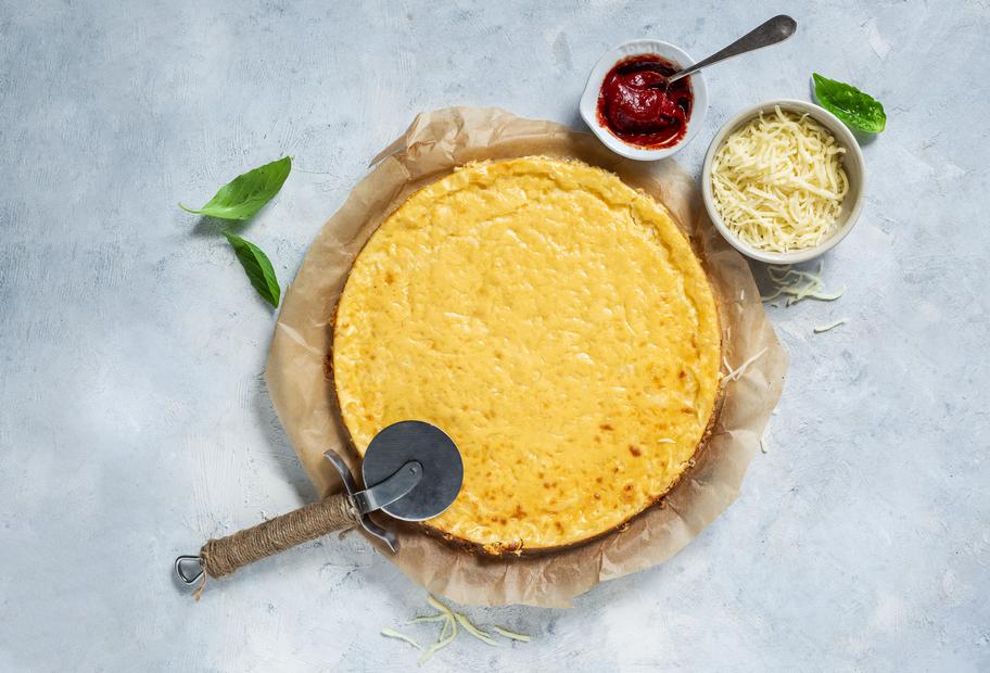 Das Grundrezept für deinen Low-Carb-Pizzaboden mit Käse
