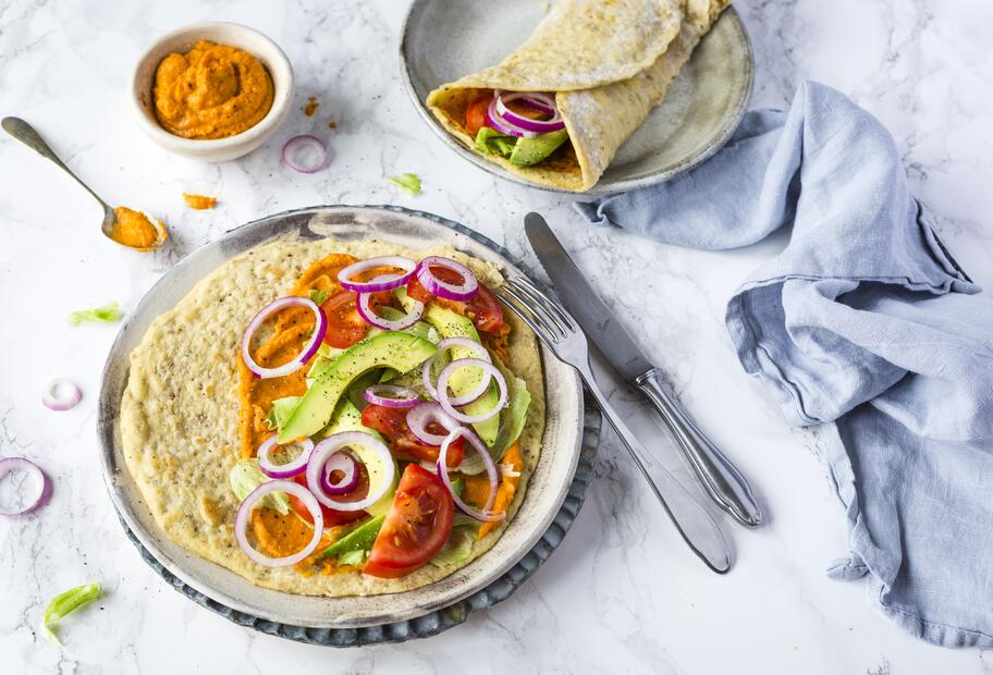 Gesunde Wraps mit Paprika-Kichererbsen-Aufstrich