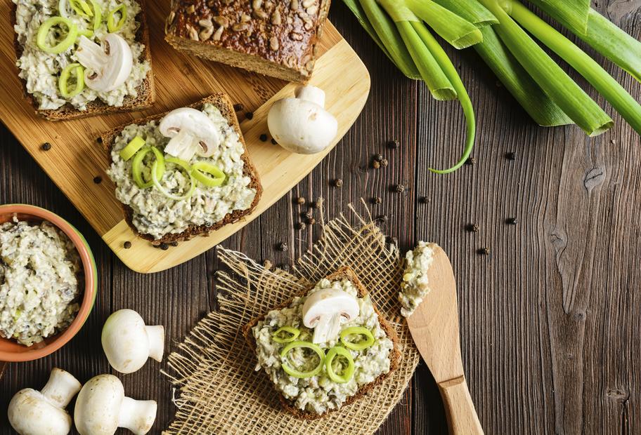 Frischkäse mit Porree und Pilzen