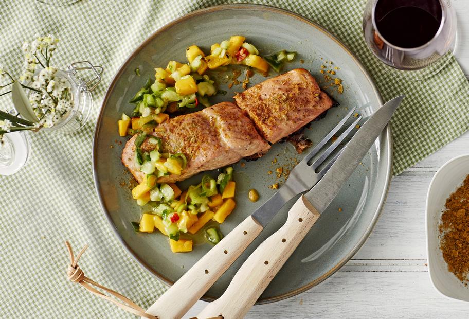 Gegrillter Lachs mit Currysalz